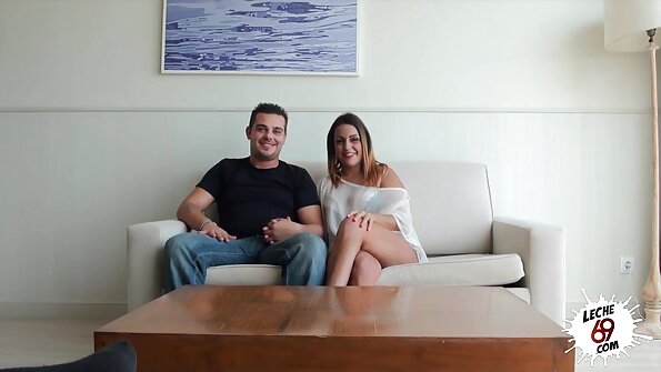 Pelacur terangsang Bridgette B dan bokep oral seks Britney Amber bersenang-senang di kantor