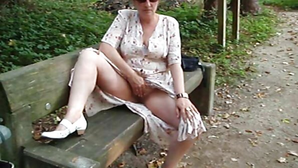 Brunette xxx tante sex fleksibel mendapat kacau sambil berdiri