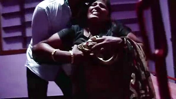 Adria Rae dengan penuh semangat video mama seks meniduri Mick Blue